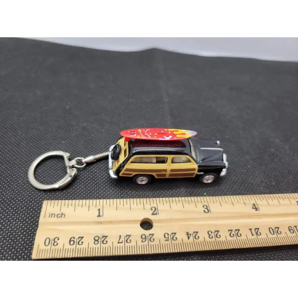 Kinsmart 1949 Ford Woody Wagon Surfboard Keychain Diecast Car 1:82 Black Woodie